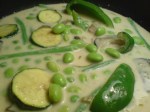 Grön curry med zucchini, sojabönor, ärtor &&nbsp;paprika