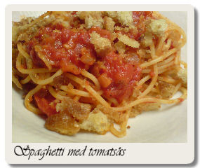 Spaghetti med tomatsås och brödsmulor