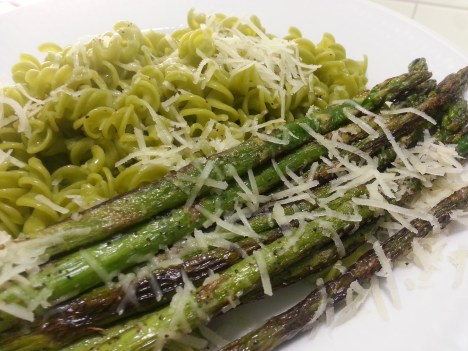 Ärtfusilli med grön sparris och parmesan