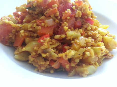Sojabulgur med grönsaker kryddat med curry