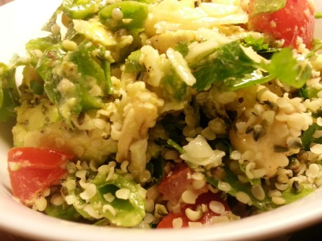 Grön sallad med lite tomat, champinjoner,...