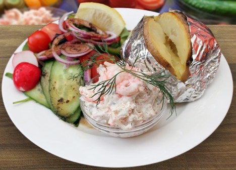 tastys-bakad-potatis-med-skagen